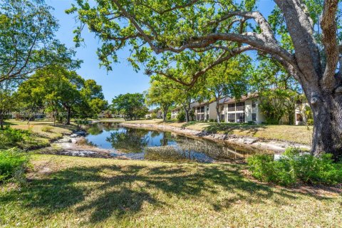 Condominio en venta en Coconut Creek, Florida, 2 dormitorios, 77.11 m2 № 1792487 - foto 2
