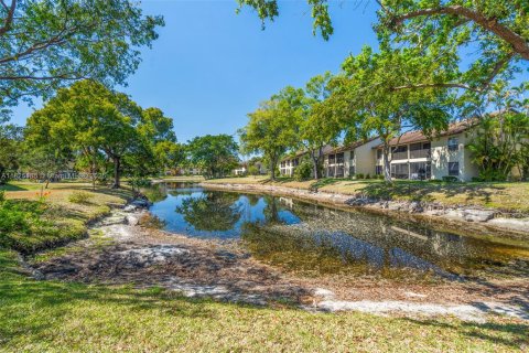Condominio en venta en Coconut Creek, Florida, 2 dormitorios, 77.11 m2 № 1792487 - foto 25