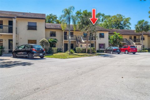 Condominio en venta en Coconut Creek, Florida, 2 dormitorios, 77.11 m2 № 1792487 - foto 3