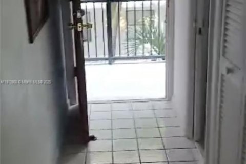 Copropriété à vendre à Miami, Floride: 2 chambres, 79.9 m2 № 1974036 - photo 4