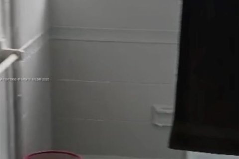 Copropriété à vendre à Miami, Floride: 2 chambres, 79.9 m2 № 1974036 - photo 12