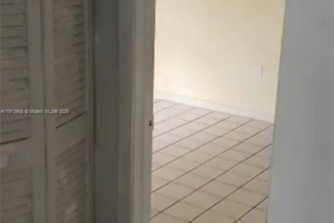 Copropriété à vendre à Miami, Floride: 2 chambres, 79.9 m2 № 1974036 - photo 9