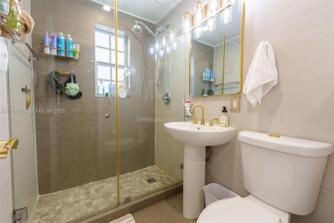 Снять в аренду кондоминиум в Майами-Бич, Флорида 2 спальни, 59.46м2, № 2427685 - фото 12