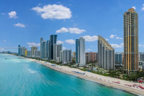 Condo in Sunny Isles Beach, Florida, 3 bedrooms  № 2038011 - photo 2