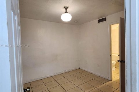 Apartamento en alquiler en Miami, Florida, 2 dormitorios, 74.32 m2 № 1992925 - foto 6
