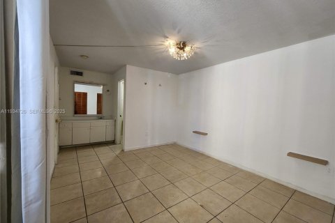 Apartamento en alquiler en Miami, Florida, 2 dormitorios, 74.32 m2 № 1992925 - foto 1