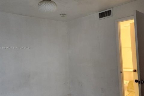 Apartamento en alquiler en Miami, Florida, 2 dormitorios, 74.32 m2 № 1992925 - foto 5