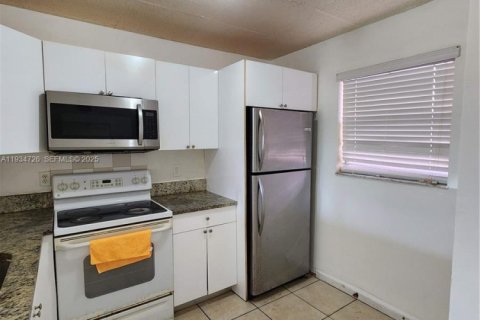 Apartamento en alquiler en Miami, Florida, 2 dormitorios, 74.32 m2 № 1992925 - foto 8