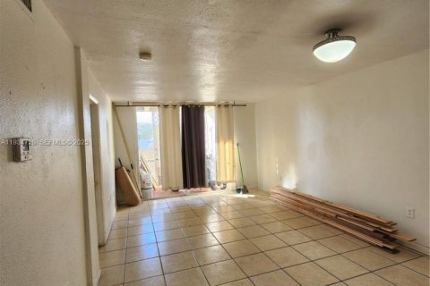 Apartamento en alquiler en Miami, Florida, 2 dormitorios, 74.32 m2 № 1992925 - foto 3