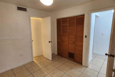 Apartamento en alquiler en Miami, Florida, 2 dormitorios, 74.32 m2 № 1992925 - foto 7