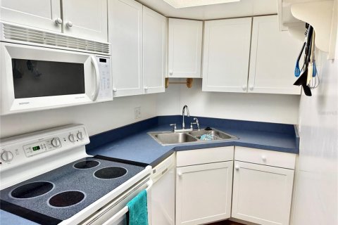 Condo in Clearwater, Florida, 1 bedroom № 2166010 - photo 9
