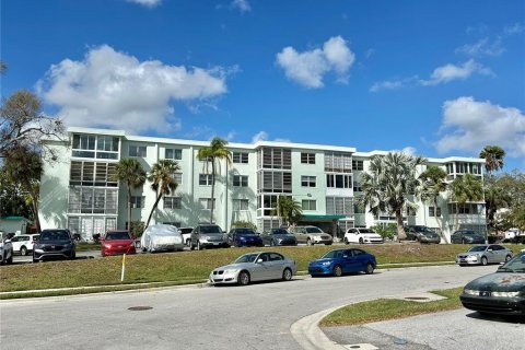 Condo in Clearwater, Florida, 1 bedroom № 2166010 - photo 2