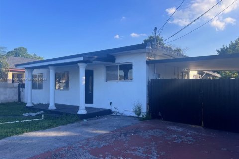 Снять в аренду виллу или дом в Майами, Флорида 3 спальни, 184.13м2, № 1989829 - фото 3