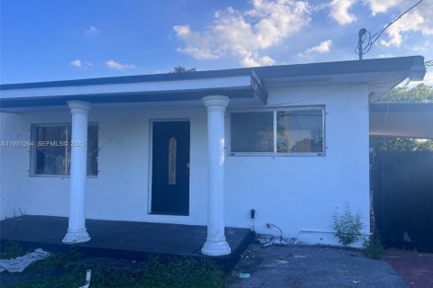 Снять в аренду виллу или дом в Майами, Флорида 3 спальни, 184.13м2, № 1989829 - фото 2