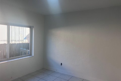 Casa en alquiler en Miami, Florida, 3 dormitorios, 184.13 m2 № 1989829 - foto 7