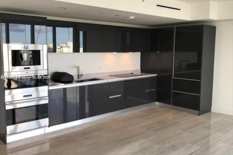 Condo in Miami, Florida, 1 bedroom  № 1827561 - photo 3