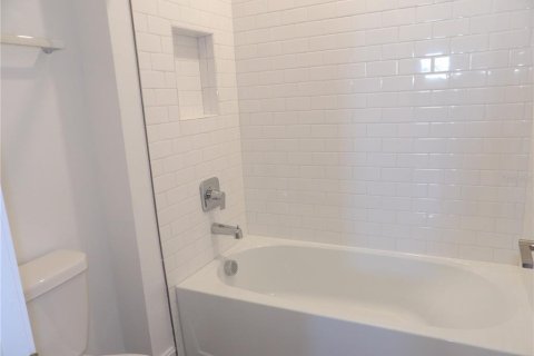 Casa en alquiler en Land O' Lakes, Florida, 5 dormitorios, 308.99 m2 № 1908320 - foto 18