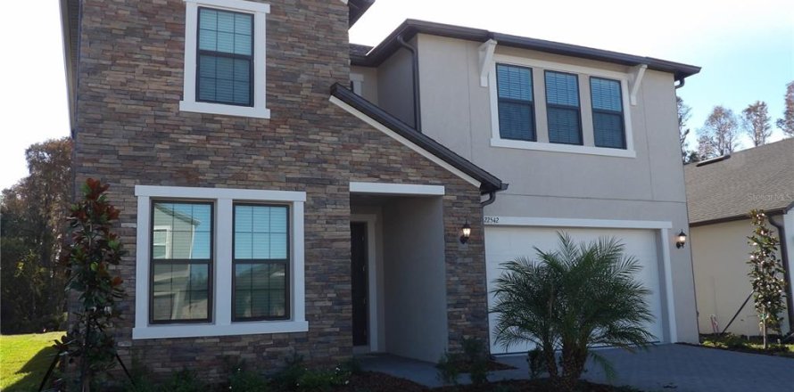 Casa en CONNERTON
en Land O' Lakes, Florida 5 dormitorios, 308.99 m2 № 1908320