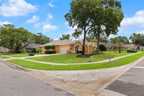 House in Spring Hill, Florida 4 bedrooms, 214.23 sq.m. № 1676988 - photo 3