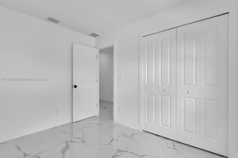 Commercial property in Lehigh Acres, Florida № 1944130 - photo 9