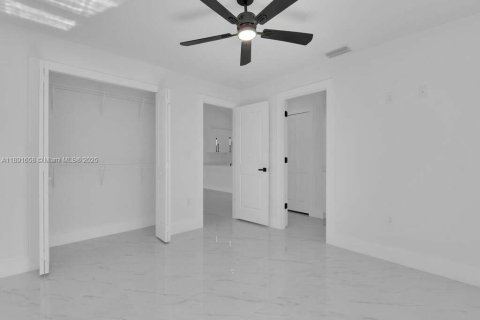 Commercial property in Lehigh Acres, Florida № 1944130 - photo 17