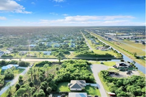 Commercial property in Lehigh Acres, Florida № 1944130 - photo 2