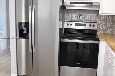 Apartment in Miami, Florida 2 bedrooms, 90.67 sq.m. № 2062418 - photo 3