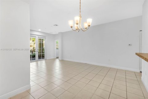 Copropriété à louer à Pembroke Pines, Floride: 3 chambres, 122.17 m2 № 2414429 - photo 14