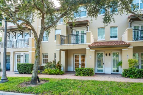 Copropriété à louer à Pembroke Pines, Floride: 3 chambres, 122.17 m2 № 2414429 - photo 2