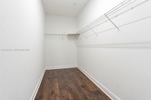 Copropriété à louer à Pembroke Pines, Floride: 3 chambres, 122.17 m2 № 2414429 - photo 23