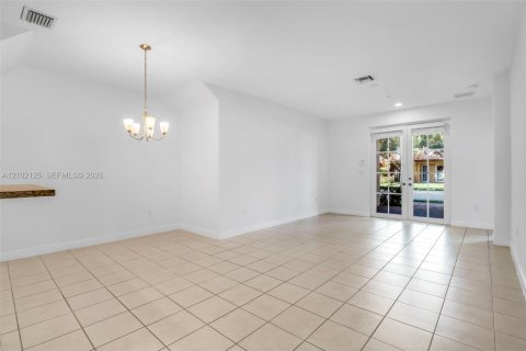 Copropriété à louer à Pembroke Pines, Floride: 3 chambres, 122.17 m2 № 2414429 - photo 16