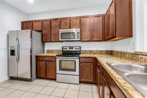 Copropriété à louer à Pembroke Pines, Floride: 3 chambres, 122.17 m2 № 2414429 - photo 3
