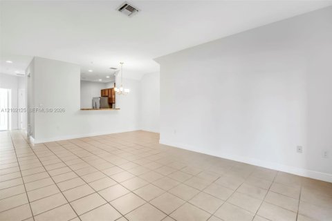 Copropriété à louer à Pembroke Pines, Floride: 3 chambres, 122.17 m2 № 2414429 - photo 11