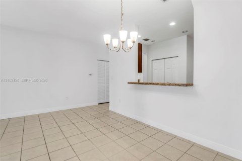 Copropriété à louer à Pembroke Pines, Floride: 3 chambres, 122.17 m2 № 2414429 - photo 17