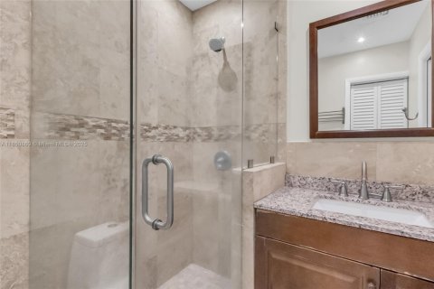 House in Hialeah, Florida 3 bedrooms, 140.65 sq.m. № 1871657 - photo 21