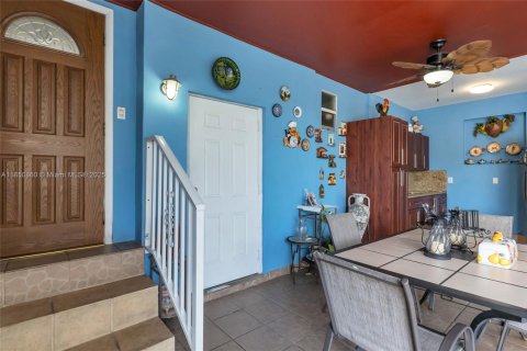 House in Hialeah, Florida 3 bedrooms, 140.65 sq.m. № 1871657 - photo 11