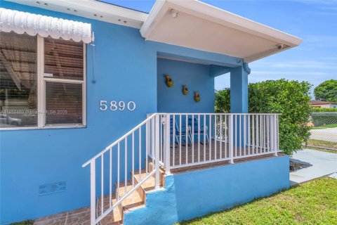 House in Hialeah, Florida 3 bedrooms, 140.65 sq.m. № 1871657 - photo 4