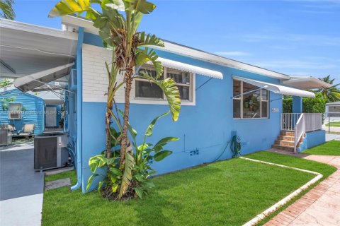 House in Hialeah, Florida 3 bedrooms, 140.65 sq.m. № 1871657 - photo 5