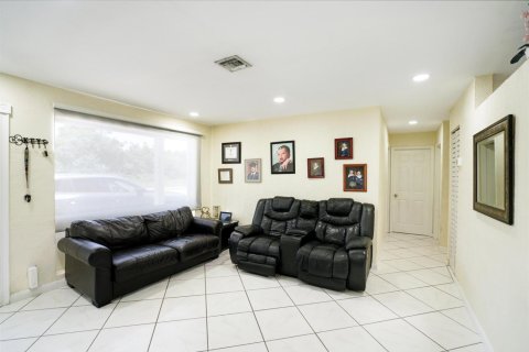 Casa en venta en Fort Lauderdale, Florida, 3 dormitorios, 145.86 m2 № 2077856 - foto 9