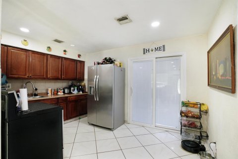 Casa en venta en Fort Lauderdale, Florida, 3 dormitorios, 145.86 m2 № 2077856 - foto 12