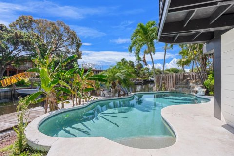 House in Deerfield Beach, Florida 5 bedrooms, 263.47 sq.m. № 2067374 - photo 14