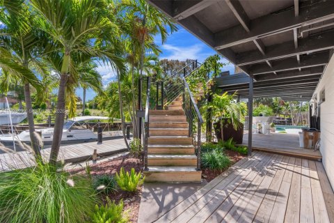 House in Deerfield Beach, Florida 5 bedrooms, 263.47 sq.m. № 2067374 - photo 9