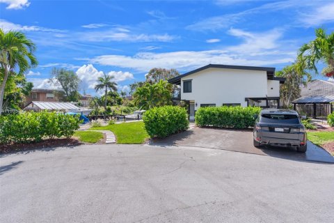 House in Deerfield Beach, Florida 5 bedrooms, 263.47 sq.m. № 2067374 - photo 3