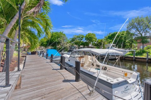 House in Deerfield Beach, Florida 5 bedrooms, 263.47 sq.m. № 2067374 - photo 18