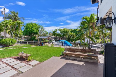 House in Deerfield Beach, Florida 5 bedrooms, 263.47 sq.m. № 2067374 - photo 8