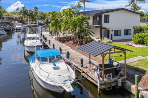 House in Deerfield Beach, Florida 5 bedrooms, 263.47 sq.m. № 2067374 - photo 15