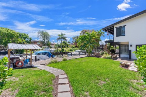 House in Deerfield Beach, Florida 5 bedrooms, 263.47 sq.m. № 2067374 - photo 4