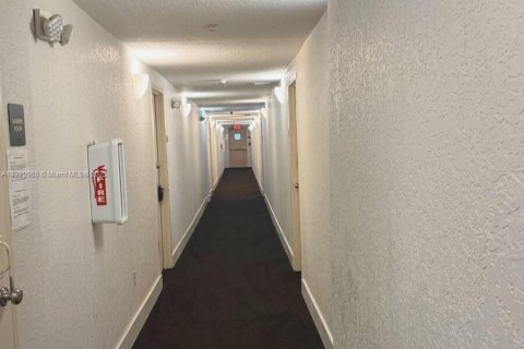 Снять в аренду кондоминиум в Майами-Бич, Флорида 1 спальня, 41.16м2, № 1975065 - фото 14