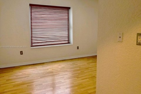 Снять в аренду кондоминиум в Майами-Бич, Флорида 1 спальня, 41.16м2, № 1975065 - фото 7