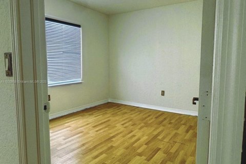 Снять в аренду кондоминиум в Майами-Бич, Флорида 1 спальня, 41.16м2, № 1975065 - фото 8